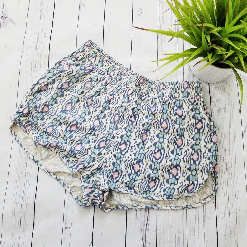 ⬇️🌹 NWT! Hollister (XS) Tribal Pattern Shorts